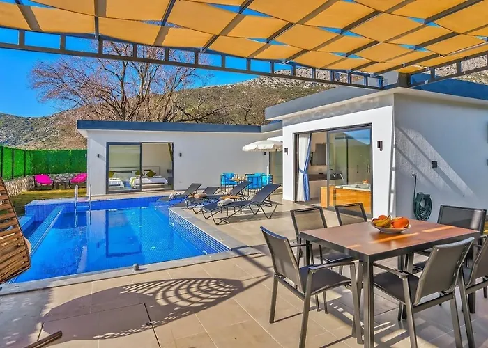 Bezirgan 2 Bedroom Secluded With Private Pool Hot Tub فيلة كالكان