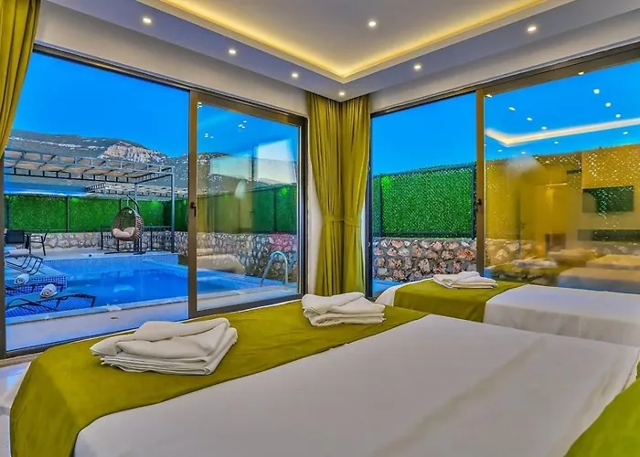 Bezirgan 2 Bedroom Secluded With Private Pool Hot Tub فيلة كالكان