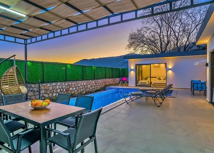 Bezirgan 2 Bedroom Secluded With Private Pool Hot Tub فيلة *
