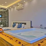 Bezirgan 2 Bedroom Secluded With Private Pool Hot Tub Villa *