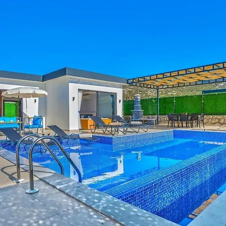 Bezirgan 2 Bedroom Secluded With Private Pool Hot Tub فيلة
