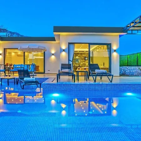 Bezirgan 2 Bedroom Secluded With Private Pool Hot Tub فيلة