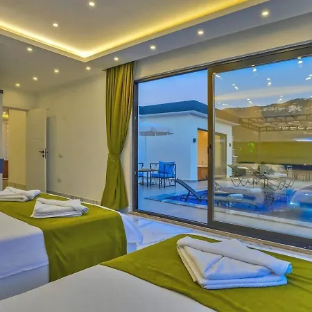 Bezirgan 2 Bedroom Secluded With Private Pool Hot Tub فيلة